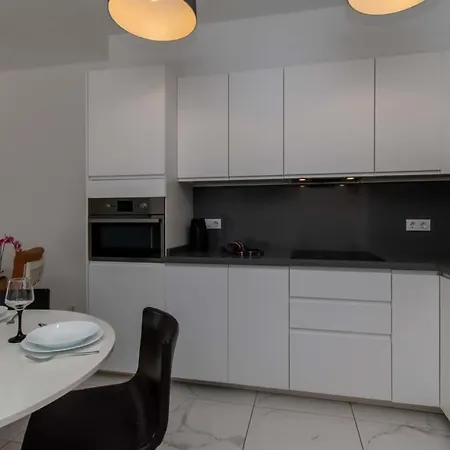 Club Atlantis 91 - Two Bed אדחה